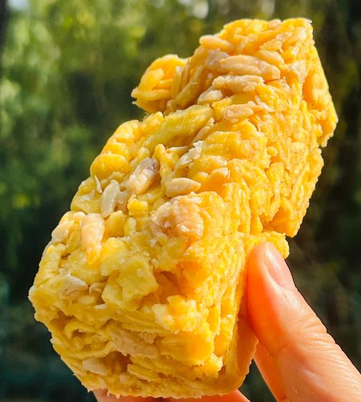 花尾渡纯蛋黄萨其马|只选用黄天鹅鸡蛋纯蛋黄开胚，西山榄仁、扁桃仁，椰丝打底，不加一滴水，​纯手工新鲜制作，低糖更健康，浓郁蛋香，榄仁甘香，松软湿润，入口丰盈化口，现做现发~ 商品图1