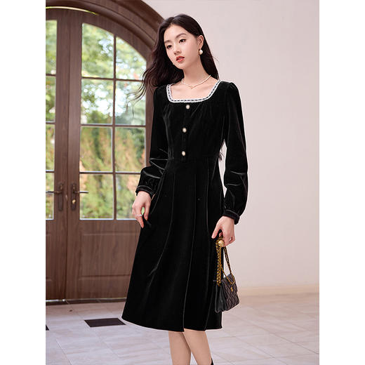 【专属特价】熙世界法式赫本风方领丝绒连衣裙秋冬新款高级感显瘦a字小黑裙 商品图2