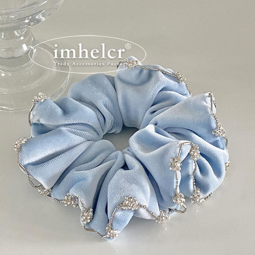 【纯净婴儿蓝水灵珠串丝绒发圈】法式淡蓝色丝绒水钻镶边大肠发圈，细腻工艺惊艳的视觉效果，新款轻奢气质温柔丸子头马尾发绳QQ 商品图4