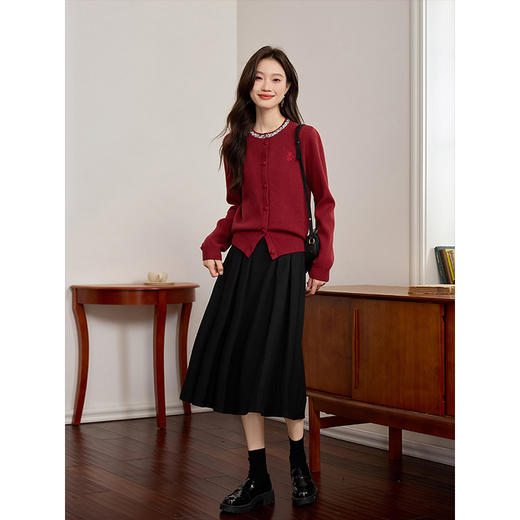 【年货节】熙世界氛围感珠片圆领针织外套女短款红色毛衣开衫2025新款秋冬 商品图3