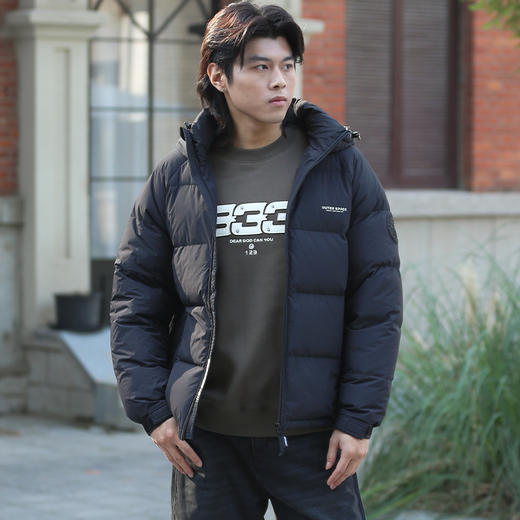 DRONKOO 2024 90%绒 连帽左胸字母左袖圆标下摆抽绳基础短款中厚羽绒服 商品图2