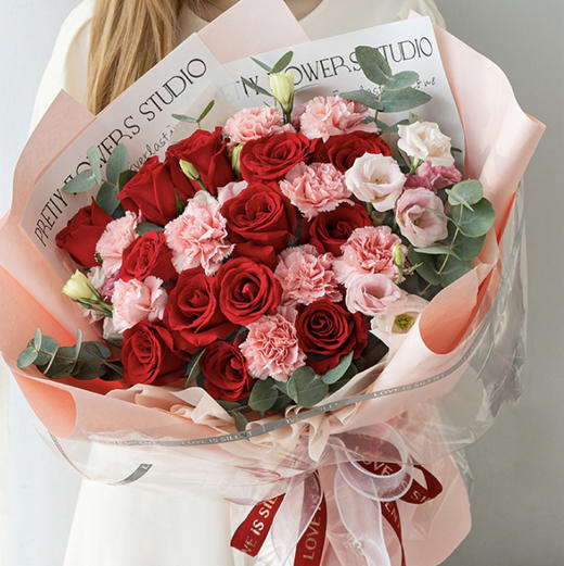 【幸福安康】13枝红玫瑰➕9枝粉色康乃馨➕4枝粉色洋桔梗➕新鲜配花配叶，精品大气时尚花束 商品图0