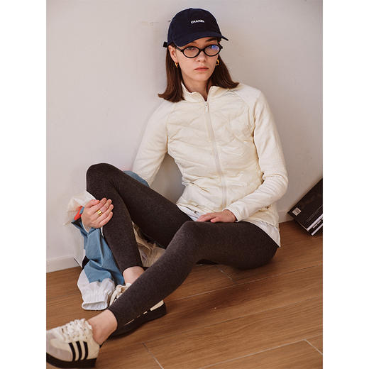 从“绒”入冬 拥抱温暖 无缝羽绒服 轻盈保暖 修身显瘦 品质鹅绒 蓬松柔软 商品图5