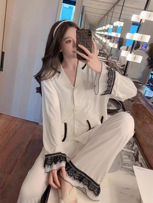 【黑白配色！舒适又性感！】网红睡衣，性感蕾丝，无法拒绝；舒适套装，黑白配色，总能抓住TA的心。穿上它，让春秋季的夜晚更加温柔美好。 商品图5