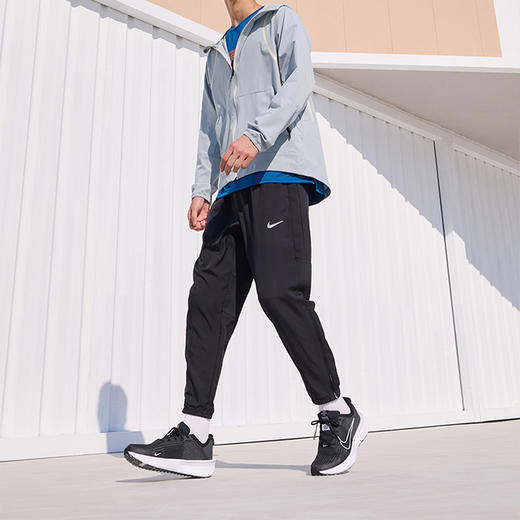 Nike耐克 INTERACT RUN男款轻便透气运动跑步训练鞋 商品图3