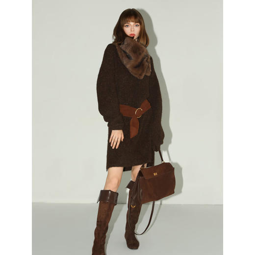 COCOBELLA美拉德细闪金葱毛衣裙冬软糯绒感针织连衣裙MZ3092 商品图3