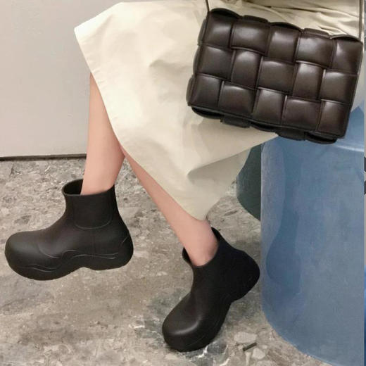 【顺丰包邮】75617 洛诗琳高定设计时髦大头厚底橡胶低筒雨靴89734 商品图0