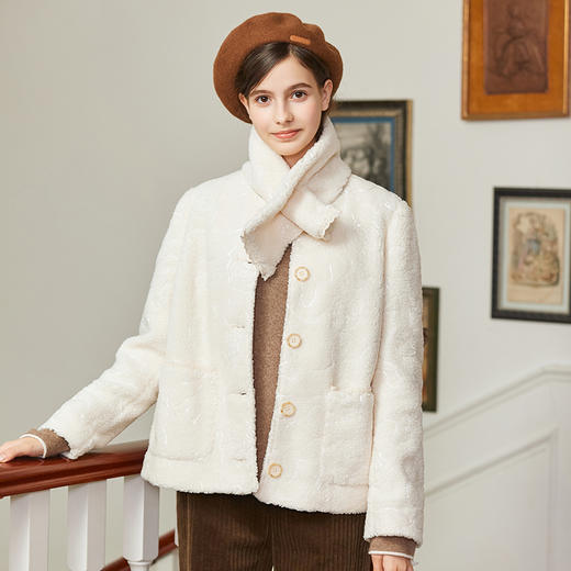 Famecoco范可儿保暖毛绒外套女秋冬附围巾FAB8AB023 商品图0