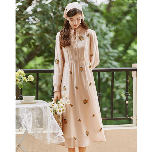 Famecoco范可儿立领重工绣花莱赛尔连衣裙FAB8FA017 商品图0