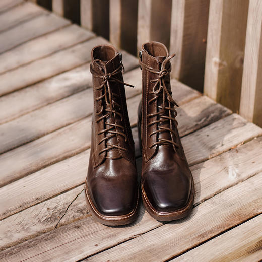 【阿么古纹马皮鞋】复古雅丹风绑带高跟短靴6CM英伦风职业时装靴女 商品图1