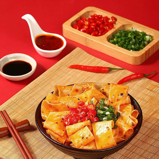 非油炸红油面皮麻酱凉面皮懒人泡面整箱充饥免煮速食方便食品童年记忆老家特产零食网红零食 商品图1