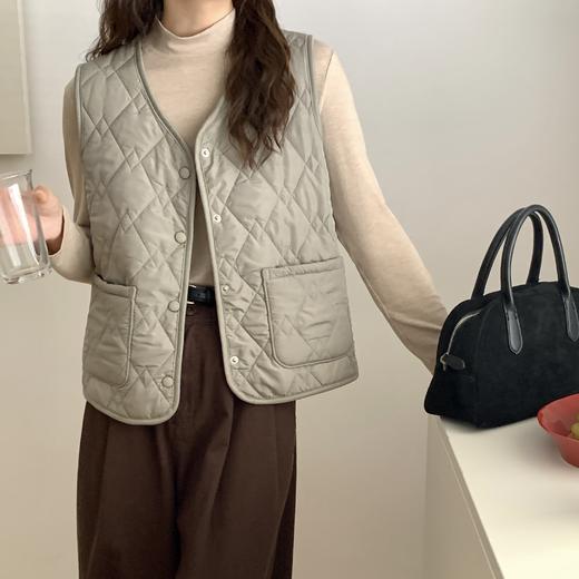 【精致不臃肿】御寒三色排扣小马甲 修身保暖加厚内层 面料柔软时尚百搭 商品图1