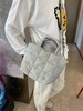 点此购买 露露Quilted Grid女士手提斜挎包 bk 301775 商品缩略图10