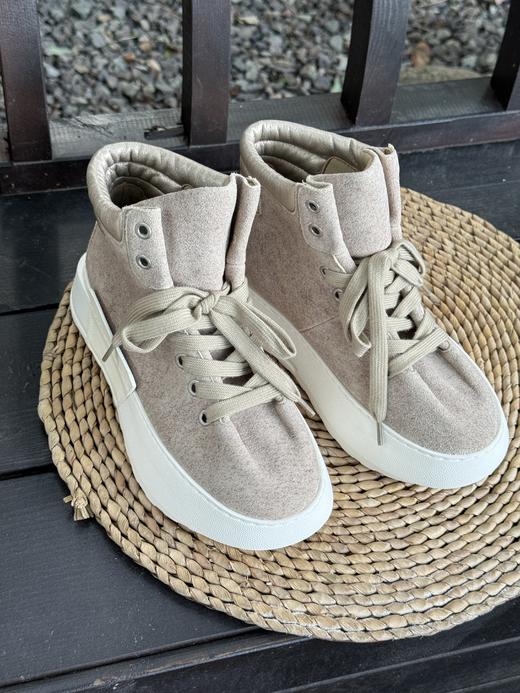 花花团醉新款篙端短靴休闲运动鞋！合作国内鼎尖代工厂制作  质感细腻丝滑，如奶油蛋糕般绵软的触感！全真皮包裹，脚感超柔如云朵般包裹～du家开模定制大底轻盈防滑，走感舒适安心 商品图5