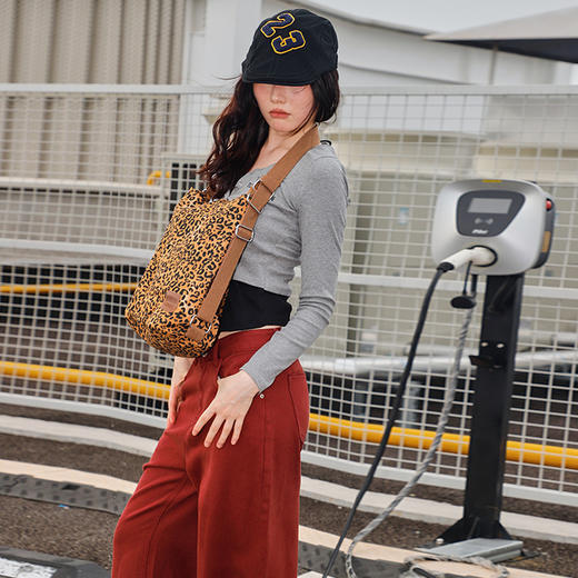 纪念日百货时尚百搭潮酷豹纹两用休闲双肩包159348965 商品图4