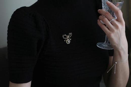 香奈儿纯手工穿皮蝴蝶结吊圆形胸针（XJ） 商品图2