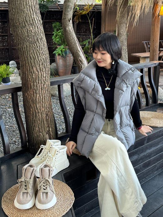 花花团醉新款篙端短靴休闲运动鞋！合作国内鼎尖代工厂制作  质感细腻丝滑，如奶油蛋糕般绵软的触感！全真皮包裹，脚感超柔如云朵般包裹～du家开模定制大底轻盈防滑，走感舒适安心 商品图3