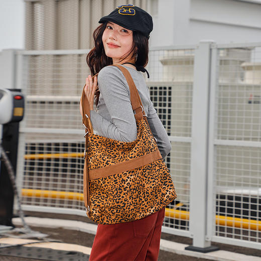 纪念日百货时尚百搭潮酷豹纹两用休闲双肩包159348965 商品图0