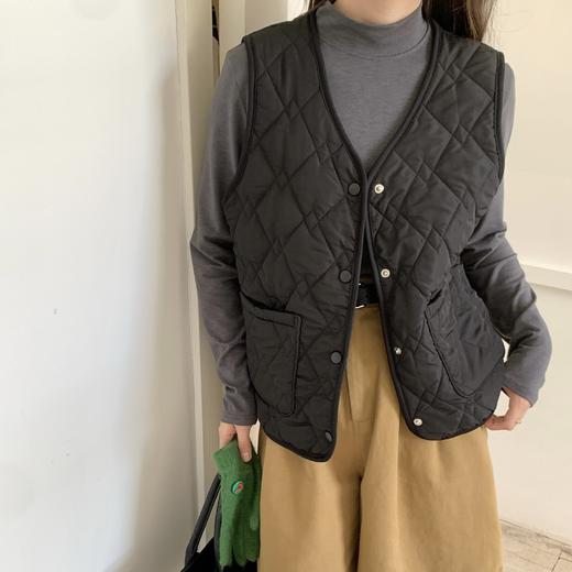 【精致不臃肿】御寒三色排扣小马甲 修身保暖加厚内层 面料柔软时尚百搭 商品图4