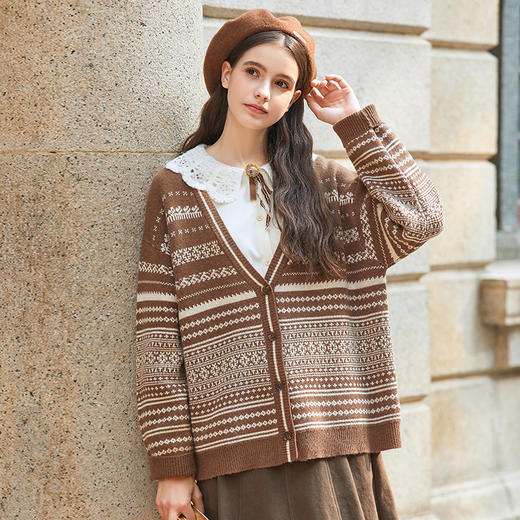 Famecoco范可儿复古v领提花针织毛衣开衫女FAB8DE020 商品图1