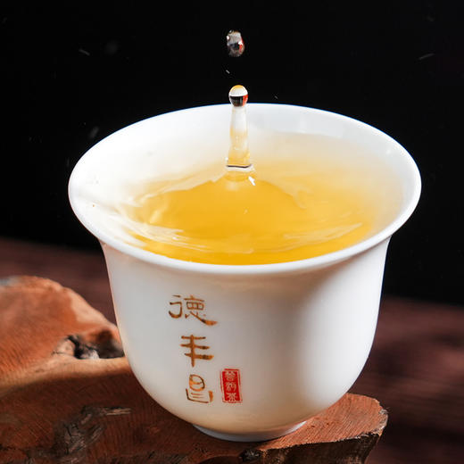 2024年名山品鉴  倚邦之巅 普洱生茶  357克/饼 商品图6