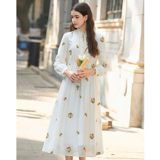 Famecoco范可儿立领重工绣花莱赛尔连衣裙FAB8FA017 商品图3