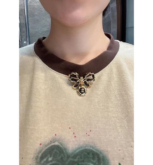 香奈儿纯手工穿皮蝴蝶结吊圆形胸针（XJ） 商品图7