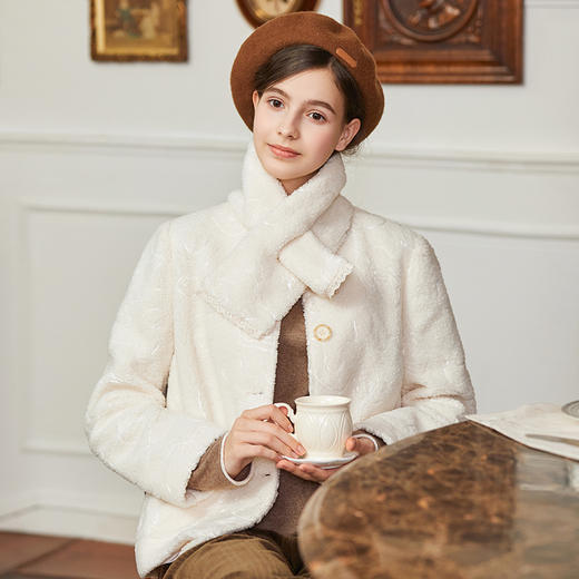 Famecoco范可儿保暖毛绒外套女秋冬附围巾FAB8AB023 商品图3