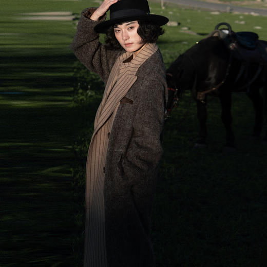 谜底设计感毛呢大衣女2024冬新品通勤复古风拼接长呢子244GD1680 商品图1