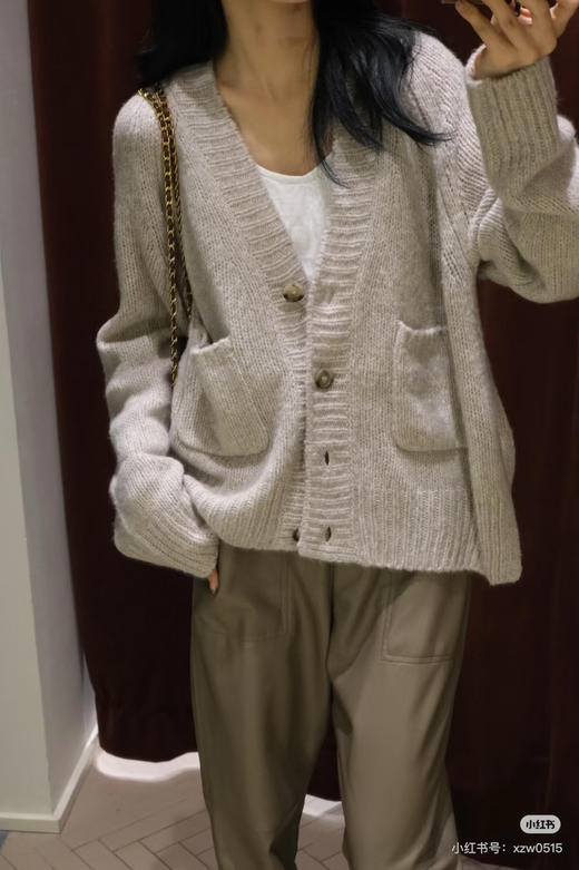 就剩三件亏清无退换 纯圆正 max羊毛羊绒开衫 慵懒显瘦的一塌糊涂 商品图0