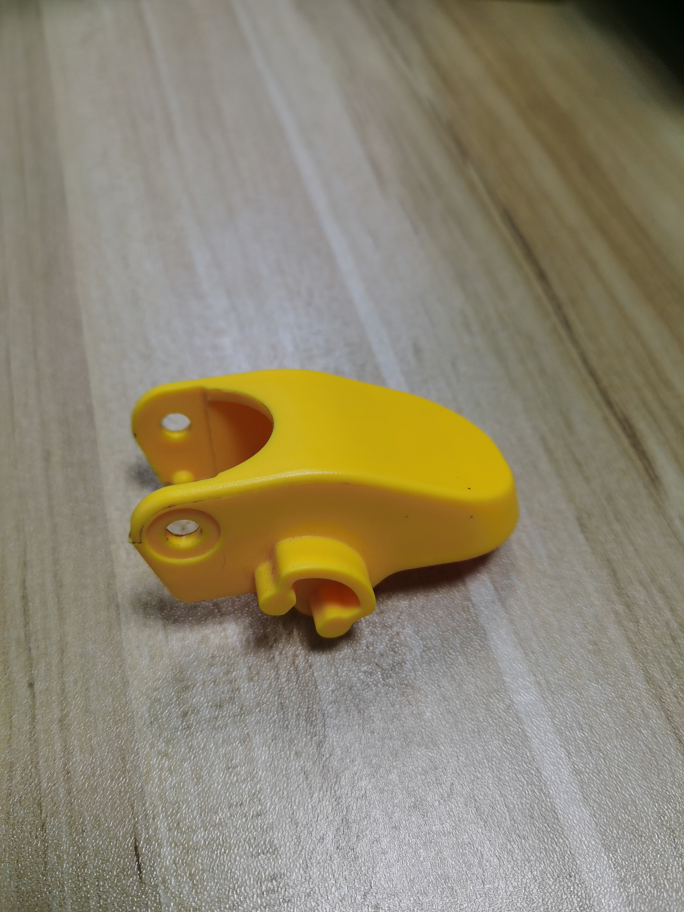 卡片车后轮刹车塑料件（左右各一）