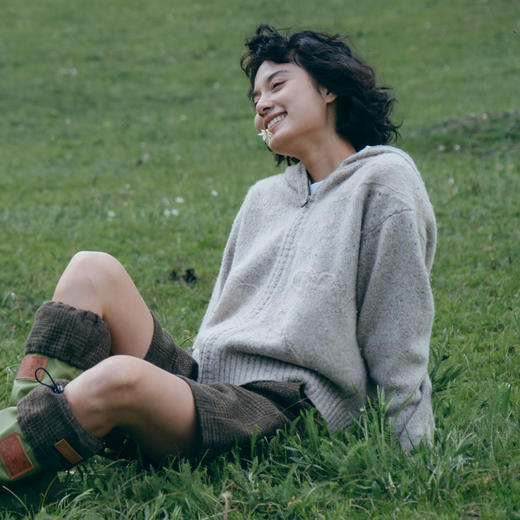 谜底连帽针织开衫女2024冬新品文艺风绣花百搭保暖毛衣244MZ1861 商品图1