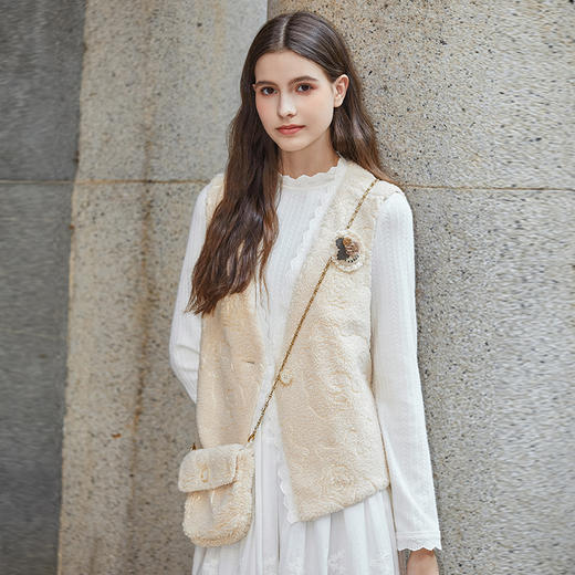 Famecoco范可儿复古V领保暖马夹坎肩女秋冬FAB8CA027 商品图3