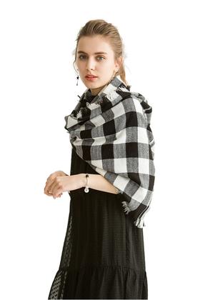 NOIR 黑白格纹毛边围巾 725