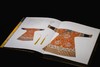 嘉德文库 | 重磅现货发售！《国采与宫色——清代宫廷织绣服饰色彩展》图书 商品缩略图3