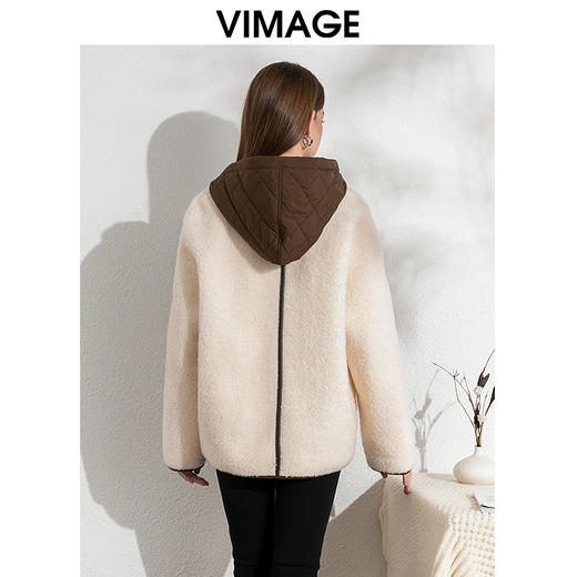 VIMAGE纬漫纪休闲连帽宽松羊毛保暖颗粒绒撞色外套冬季新款VD2403303 商品图4