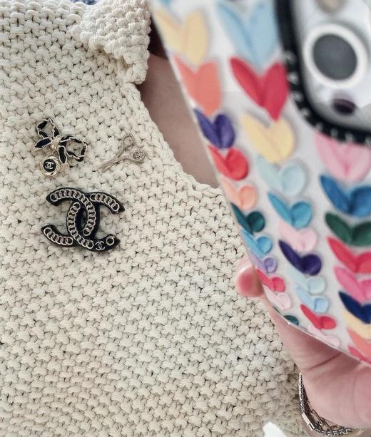 香奈儿纯手工穿皮蝴蝶结吊圆形胸针（XJ） 商品图4