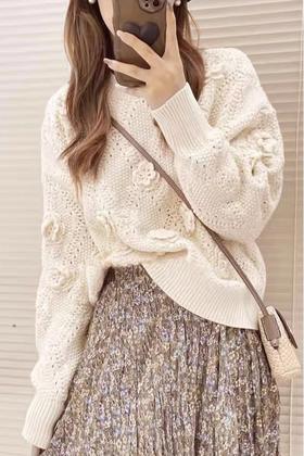 Stay2Weeks 白色立体花朵宽松针织衫 19064