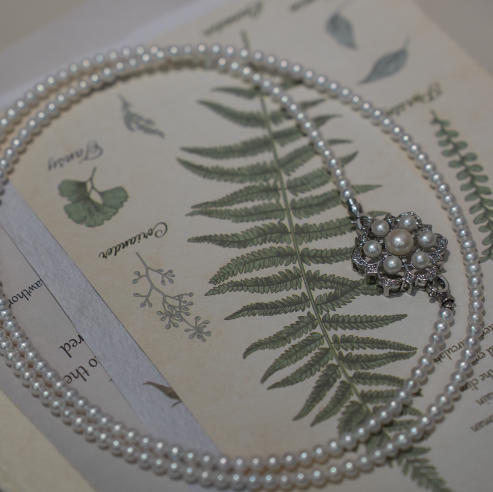 一款多戴！好好看的一个款式呀。可以拆卸的雪花扣子。秋冬天的浪漫氛围感。秋冬需要的存在感来了。4-5mm天然珍珠，还有雪花   5-6，6-7m的天然珍珠。都是很亮很亮的光线。 商品图1