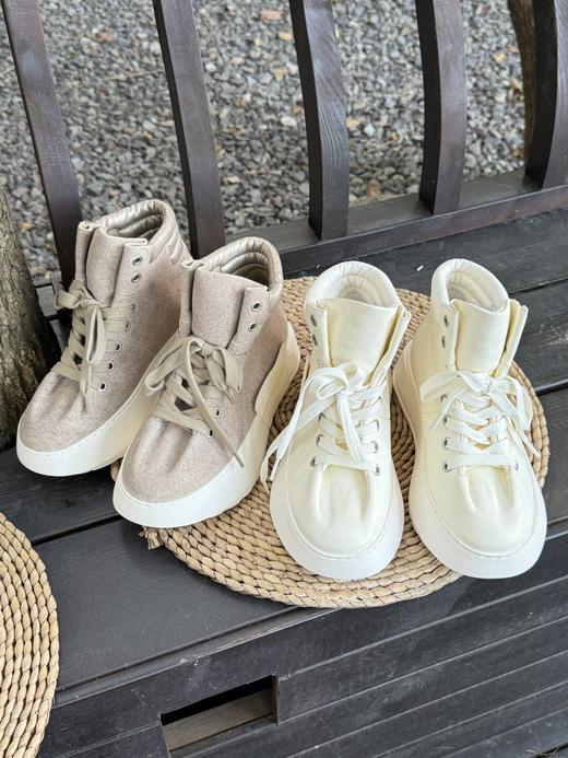 花花团醉新款篙端短靴休闲运动鞋！合作国内鼎尖代工厂制作  质感细腻丝滑，如奶油蛋糕般绵软的触感！全真皮包裹，脚感超柔如云朵般包裹～du家开模定制大底轻盈防滑，走感舒适安心 商品图11