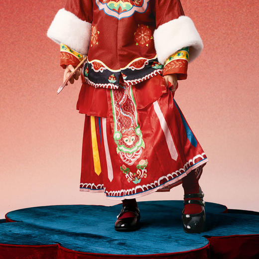 年衣童装女童马面裙唐装外套冬装新款儿童加厚新年中式唐装演出服（下单套装毛绒绒围脖） 商品图11