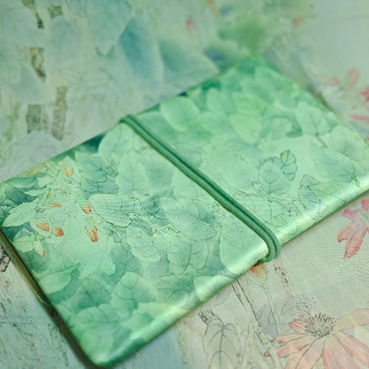 金泉宝墨出品 鲍海斌老师原作凝翠真丝手拿包百搭女包 商品图2