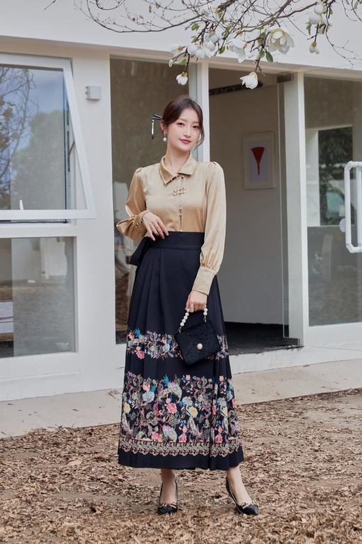 Le Malene 缎面材质衬衫马面裙套装 19103 商品图1