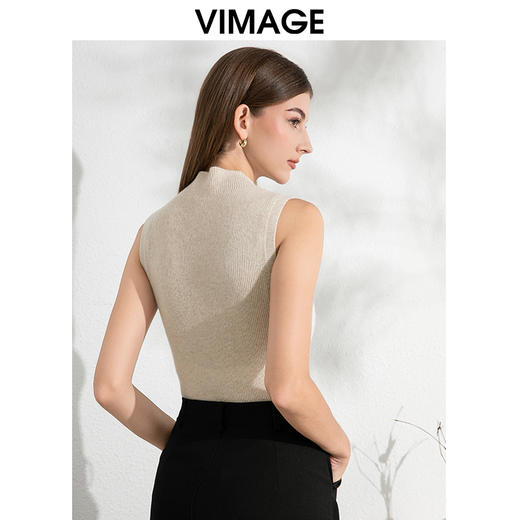 VIMAGE纬漫纪气质小立领无袖修身百搭纯色针织背心秋季新款VC2401308 商品图5