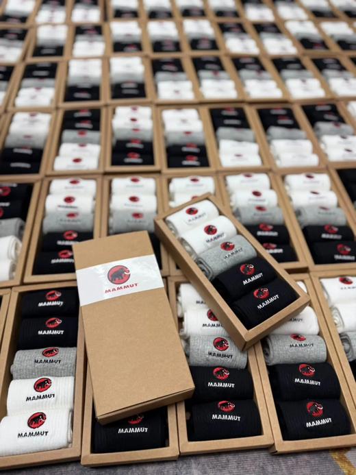 大象家外贸出口货源！男女同款中筒袜 重工刺绣 一盒五双！不褪色不起球 商品图1