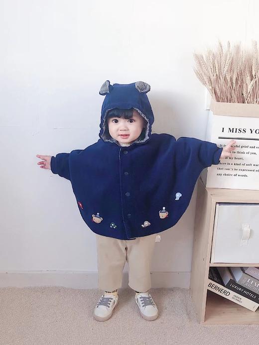 【斗篷是秋天的hot单品，简约版型，时髦好搭~】童装婴儿斗篷 秋冬绣花奥粒绒 小童加厚 卡通宝宝洋气披肩-QQ 商品图0