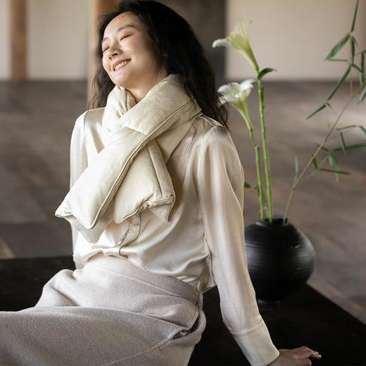 牧衣游原创 炒色提花羊毛混织羽绒围巾保暖 一何【不支持会员折】 商品图2