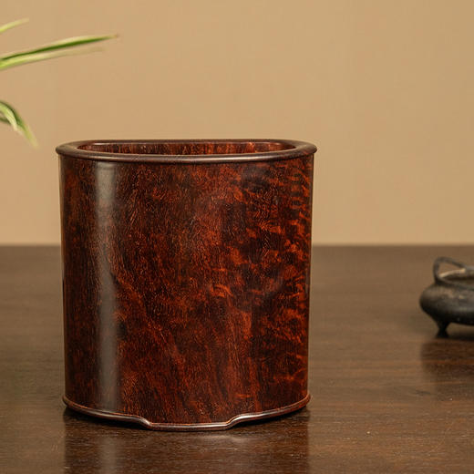 紫檀月牙形笔筒 商品图1