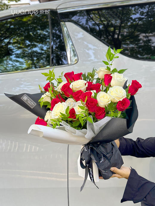 【钟爱一生】红玫瑰混搭花束 商品图0