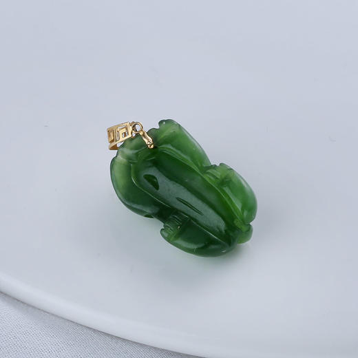 【宏艺珠宝】灵貔锦彩·18K金和田玉挂坠（不含项链） 商品图1